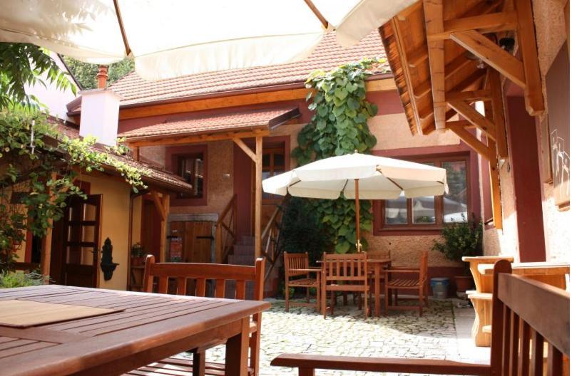 Hostel Postel Cesky Krumlov Ngoại thất bức ảnh